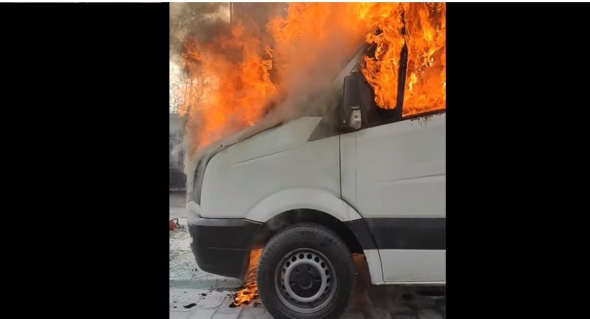 Pożar busa przy ulicy Racławickiej we Wrocławiu
