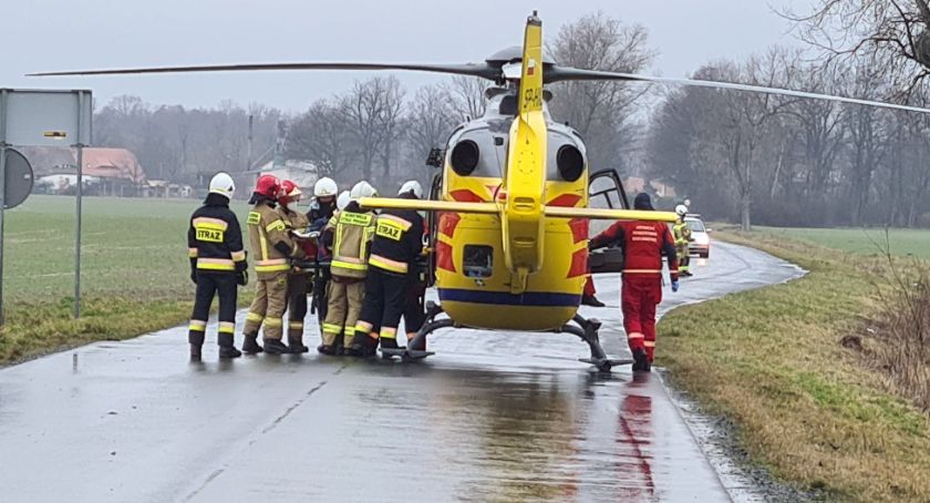 Zablokowana droga Ramułtowice - Bogdaszowice. Zderzenie dwóch aut osobowych