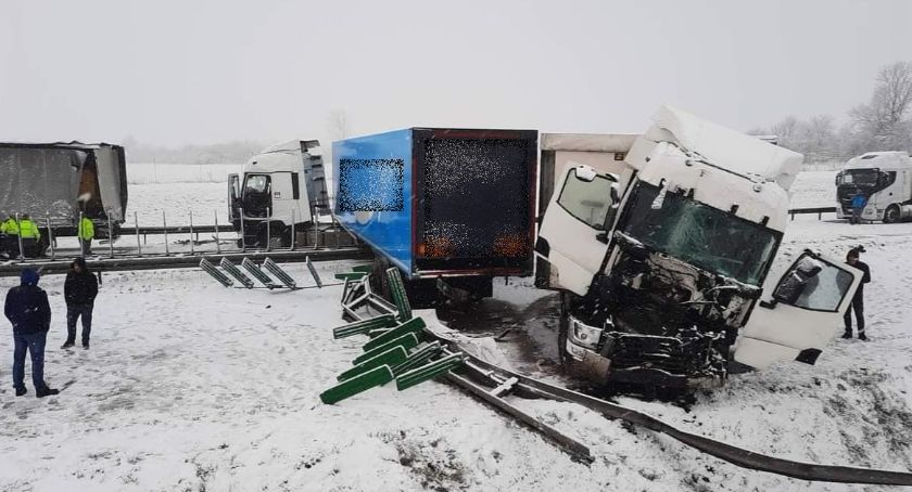 Zablokowana A4. Kolizji z udziałem 9 aut ciężarowych