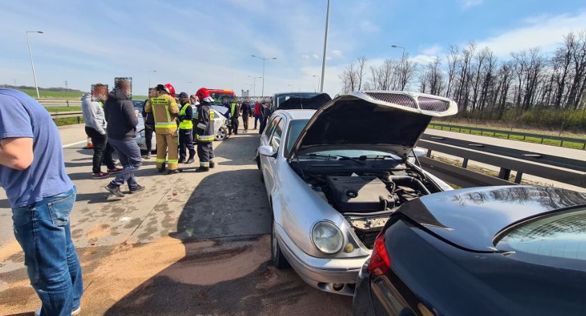 Kolizja czterech aut na 151km autostrady A4