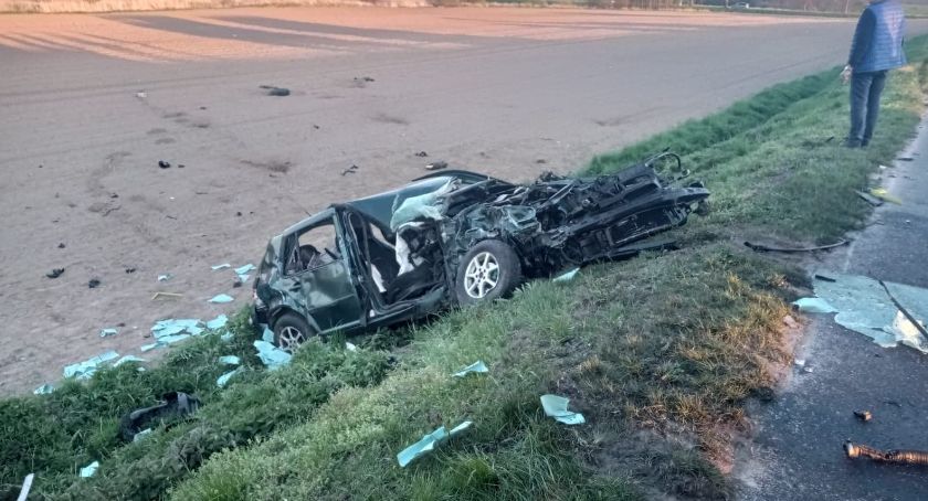 Zderzenie czołowe z autobusem pod Środą Śląską. Kobieta walczy o życie w szpitalu