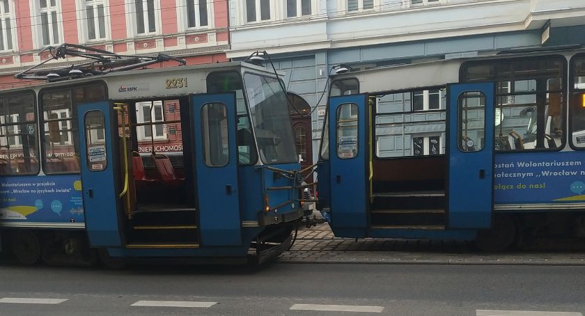 Jeden dzień-dwa wykolejenia. Ciężki poranek na skrzyżowaniu ulic Piłsudskiego i Stawowej