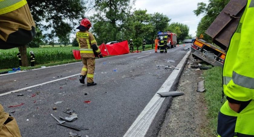 Karambol na drodze krajowej numer 8. Nie żyją dwie osoby