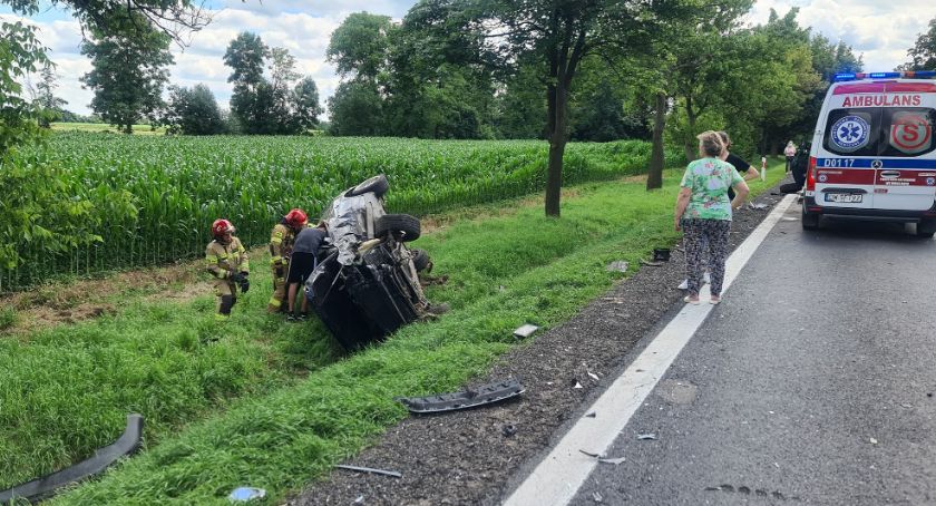 Znów groźnie na krajowej ósemce. Dwa wypadki z udziałem 3 osobówek i ciężarówki
