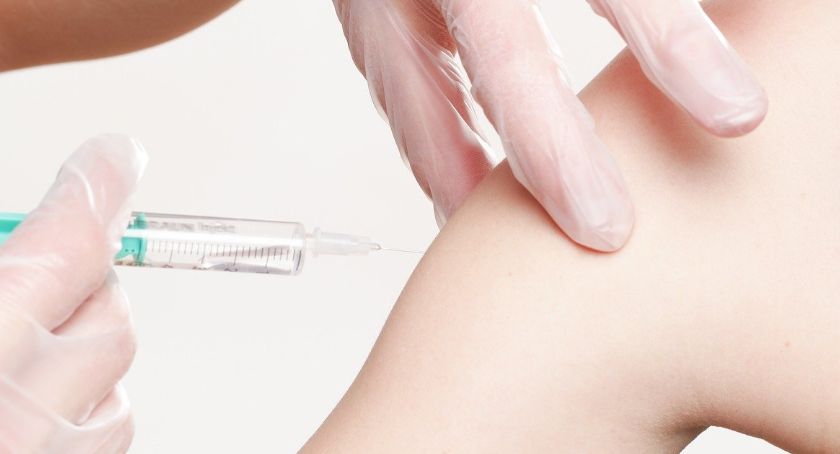 W tych miejscach zaparkuje autobus szczepionkowy