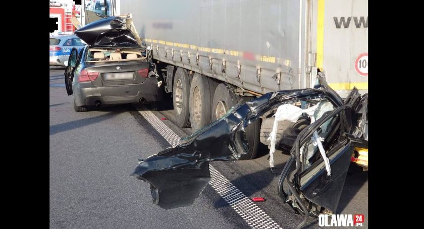 Kierowca osobowego BMW był pod wpływem alkoholu. Policja poszukuje świadków śmiertelnego wypadku pod Brzezimierzem 