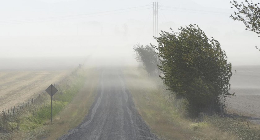 Wraca porywisty wiatr i opady. Może być niebezpiecznie. Zdjęcie poglądowe.