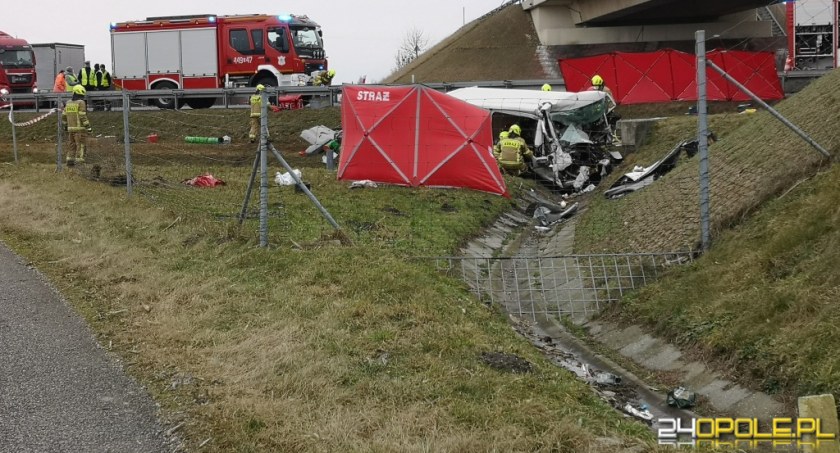 Trzy osoby nie żyją, a jedna walczy o życie w szpitalu. Koszmarny wypadek na A4