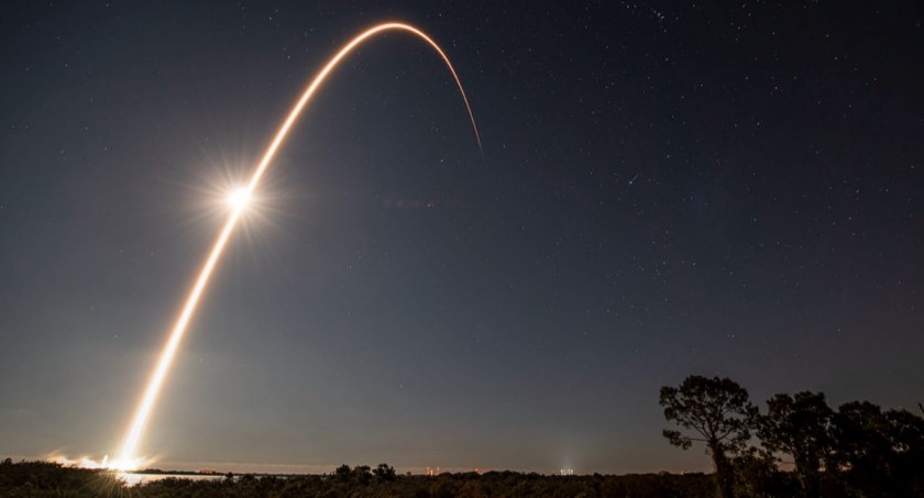 Burza magnetyczna pokrzyżowała plany SpaceX. 40 satelitów Starlink spłonie w atmosferze ziemskiej - fot. spacex.com
