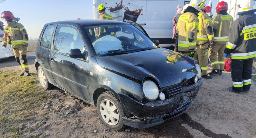 Wypadek dwóch pojazdów w gminie Kąty Wrocławskie. Niespełna trzyletni chłopiec trafił do szpitala