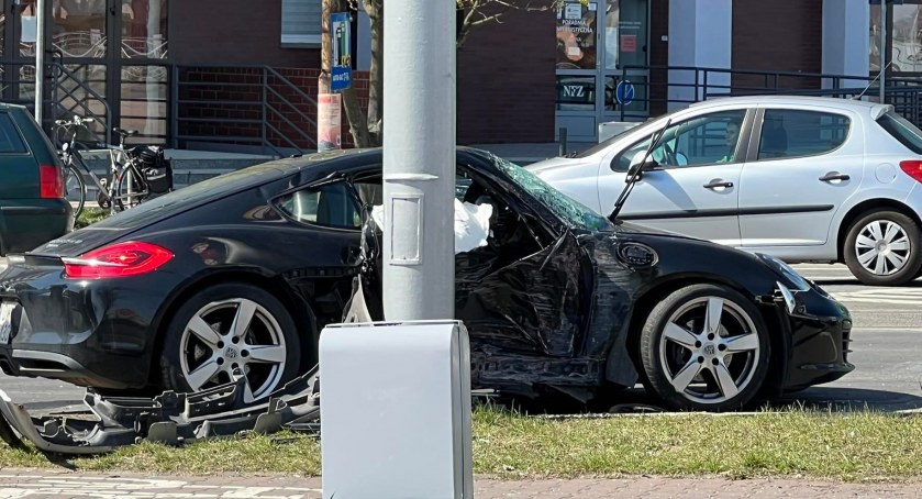 Wypadek na Trzebnickiej - kierująca Nissanem nie ustąpiła pierwszeństwa