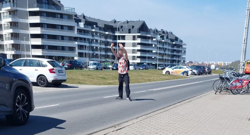 Zatrzymano mężczyznę podejrzanego o podpalenie na Jagodnie. Policja prosi o kontakt świadków i osoby poszkodowane