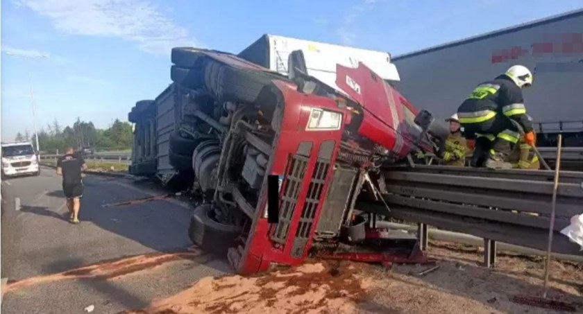 Tragiczny wypadek na zjeździe z S5 na AOW. Nie żyje kierowca ciężarówki