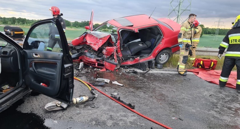 Policja poszukuje świadków sobotniego śmiertelnego wypadku na Wschodniej Obwodnicy Wrocławia - fot. OSP Święta Katarzyna