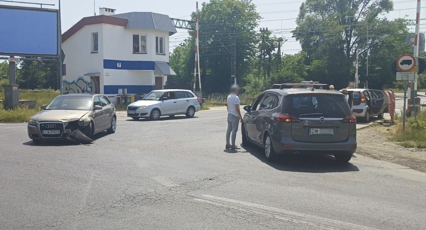 Kolizja na skrzyżowaniu Balonowej z Bystrzycką. fot. czytelnik