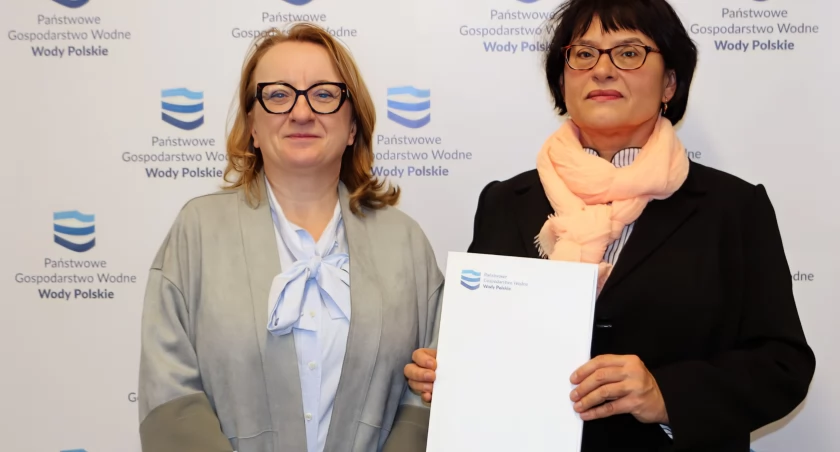 Na zdjęciu z prawej Dyrektor Beata Głuchowska wraz z Prezes Joanną Kopczyńską. Fot. Wody Polskie