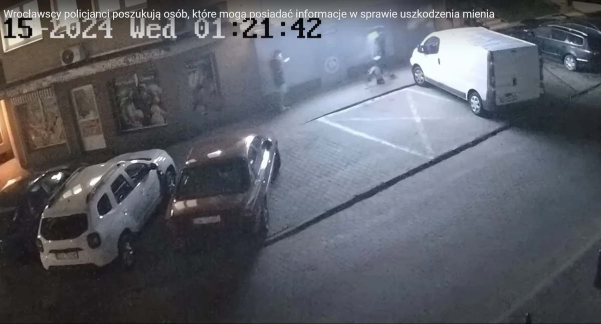 Interwencje, Wrocławscy policjanci poszukują osób które mogą posiadać informacje sprawie uszkodzenia mienia - zdjęcie, fotografia