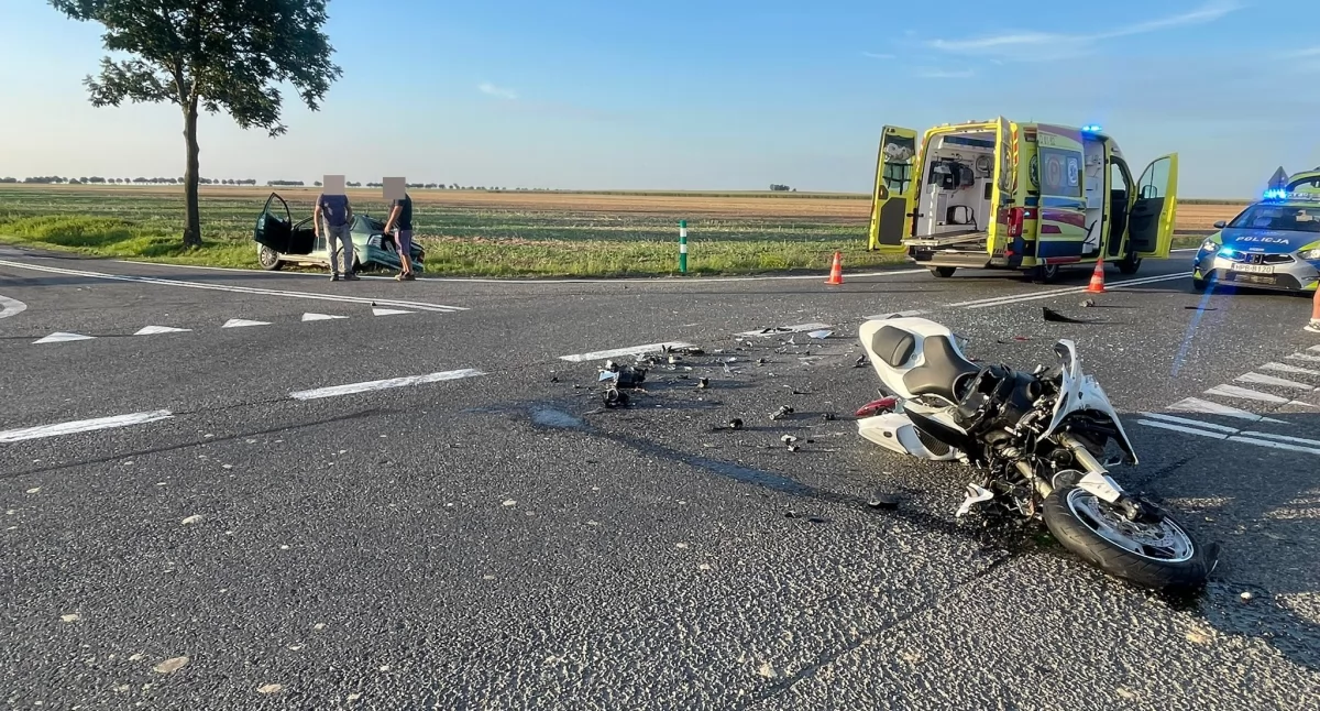 Wypadki drogowe, Zderzenie osobówki motocykla gminie Kostomłoty Poszkodowany motocyklista przetransportowany szpitala - zdjęcie, fotografia