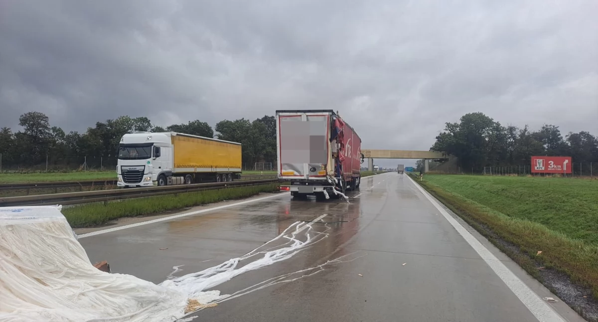 Autostrada A4, Zderzenie trzech ciężarówek kierunku Wrocławia Droga zablokowana - zdjęcie, fotografia