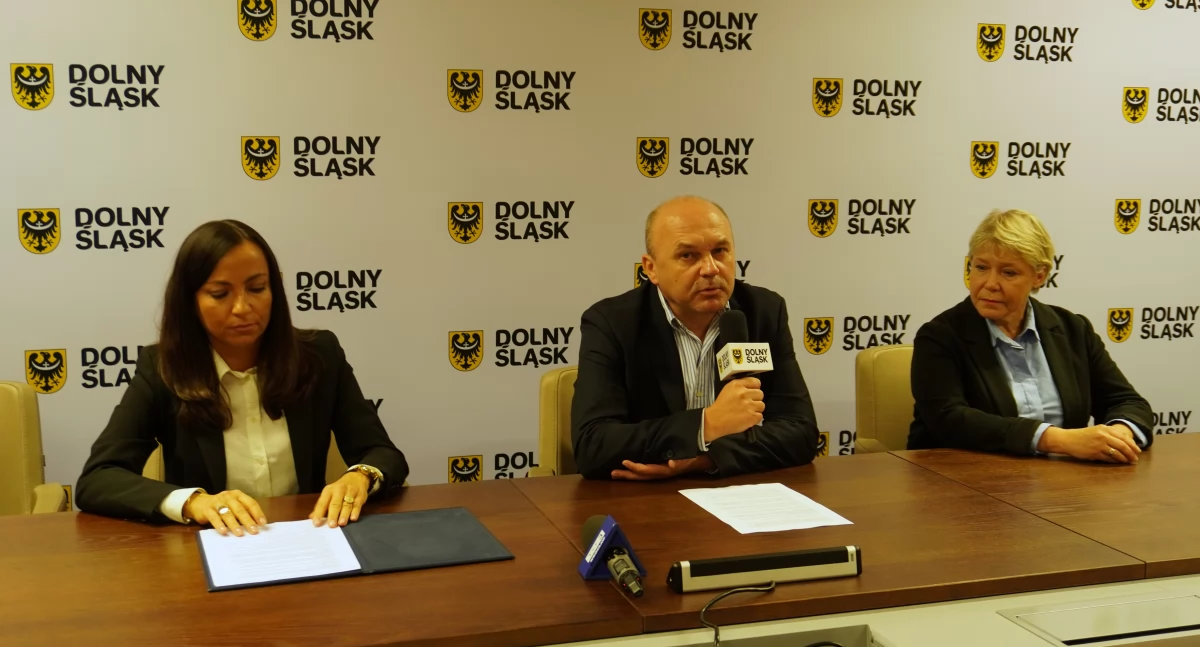 24wroclaw, Ruszył program stypendialny dolnośląskich uczniów - zdjęcie, fotografia