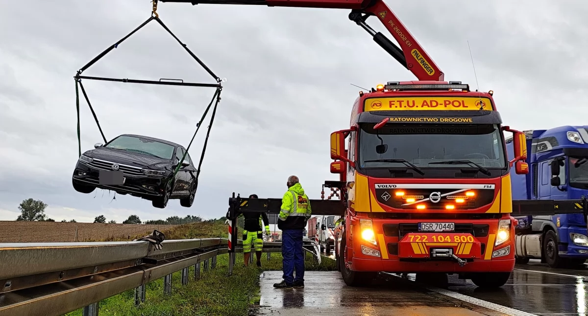 Autostrada A4, Stracił panowanie wpadł przydrożnego Niebezpieczne zdarzenie kierunku Wrocławia - zdjęcie, fotografia