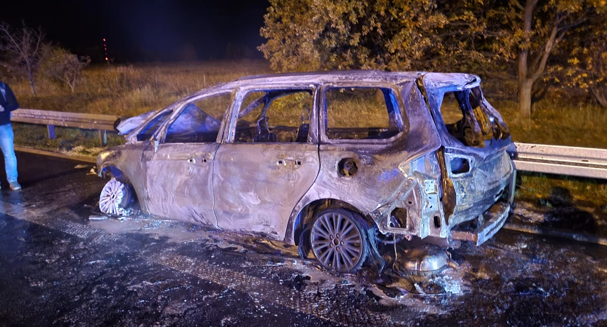 Autostrada A4, Pożar osobówki kierunku Katowic - zdjęcie, fotografia