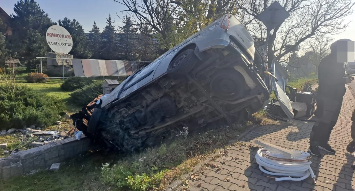 Wypadki drogowe, Bielany Wrocławskie Kierowca osobówki wymusił pierwszeństwo przejazdu - zdjęcie, fotografia