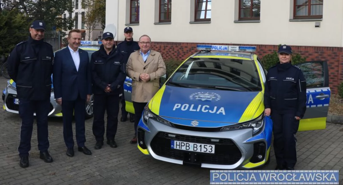 24wroclaw, Ekologiczne nowoczesne radiowozy trafiły policjantów powiatu wrocławskiego - zdjęcie, fotografia