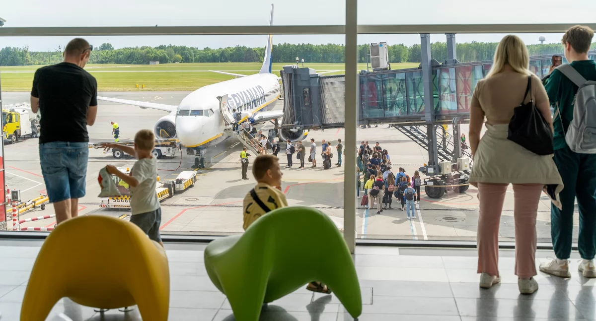 24wroclaw, Kolejny rekord! Lotniczy Wrocławiu obsłużył niemal miliona pasażerów - zdjęcie, fotografia