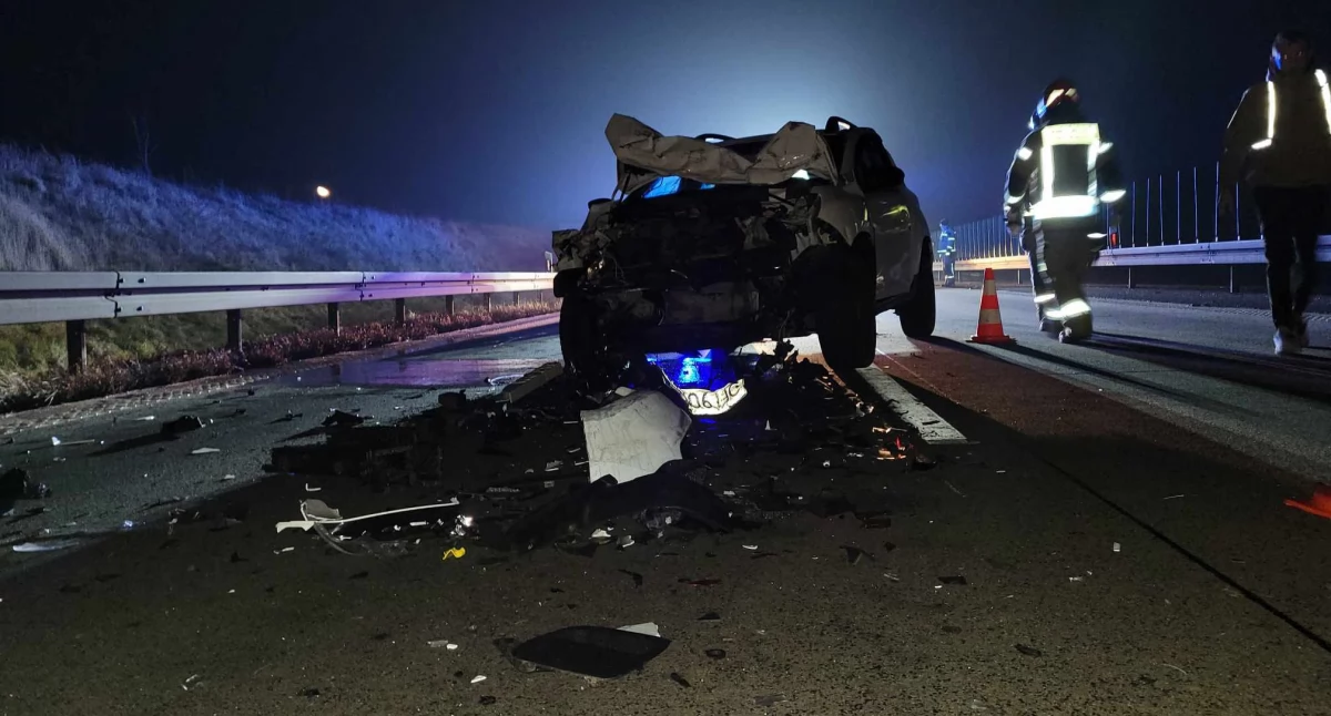 Autostrada A4, Zderzenie osobówki ciężarówką kierunku Zgorzelca Uwaga utrudnienia - zdjęcie, fotografia