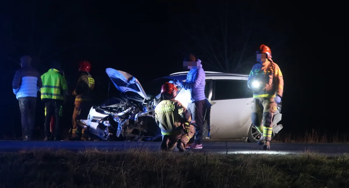 Wypadki drogowe, Wypadek udziałem pojazdów osobowych Groblicach Policja zatrzymała młodego mężczyznę - zdjęcie, fotografia