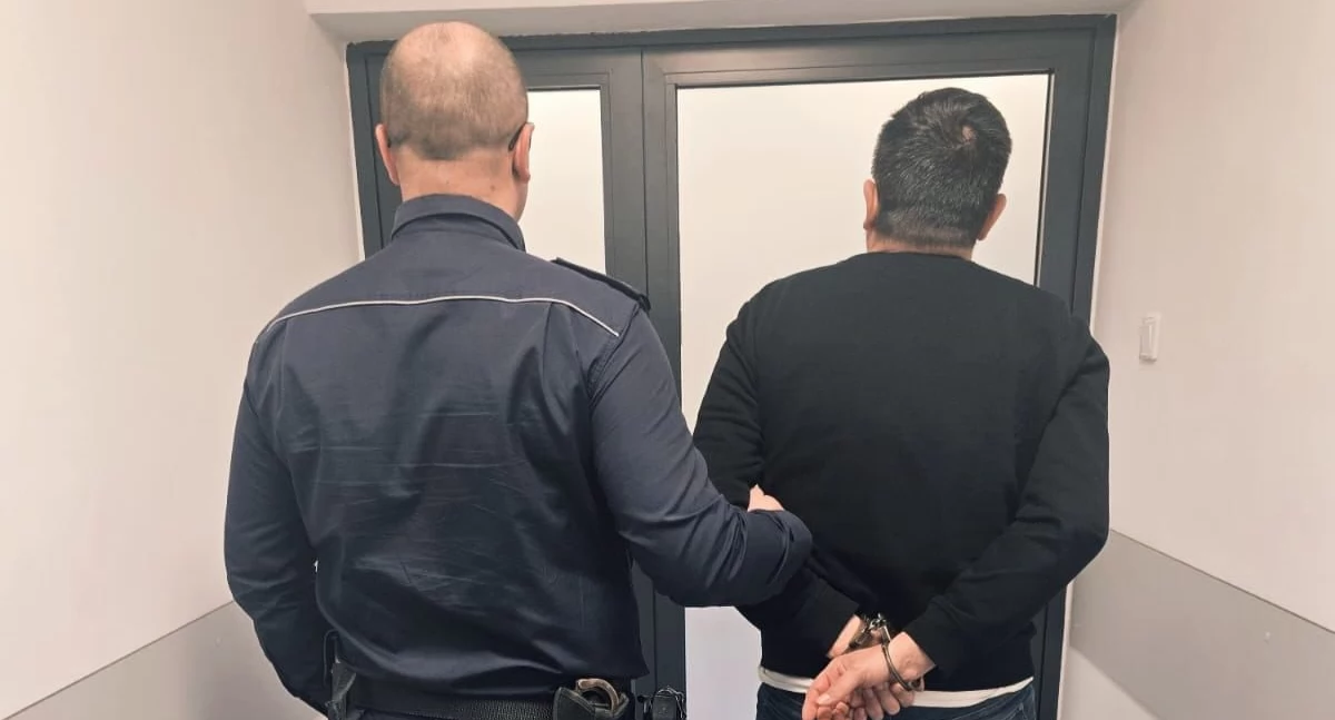 Interwencje, Poszukiwany Europejskimi Nakazami Aresztowania listami gończymi rękach oławskiej Policji - zdjęcie, fotografia