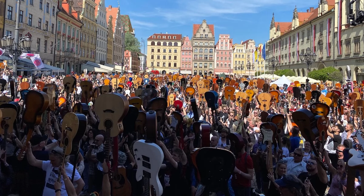 24wroclaw, „Załogi zespołu Majówce Gitarowym Rekordzie Świata Wrocławiu Wśród gości Czesław Mozil Grabaż - zdjęcie, fotografia
