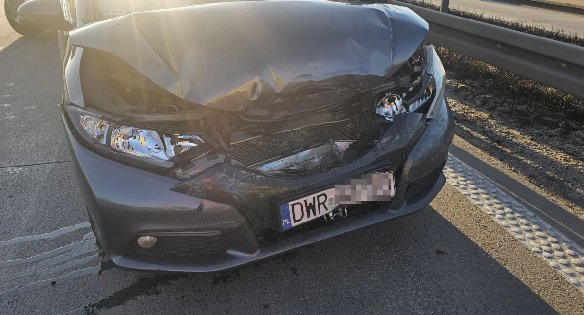 Autostrada A4, Typowe najechanie autostradzie węzłem Kąty Wrocławskie Dwójka dzieci badana przez - zdjęcie, fotografia