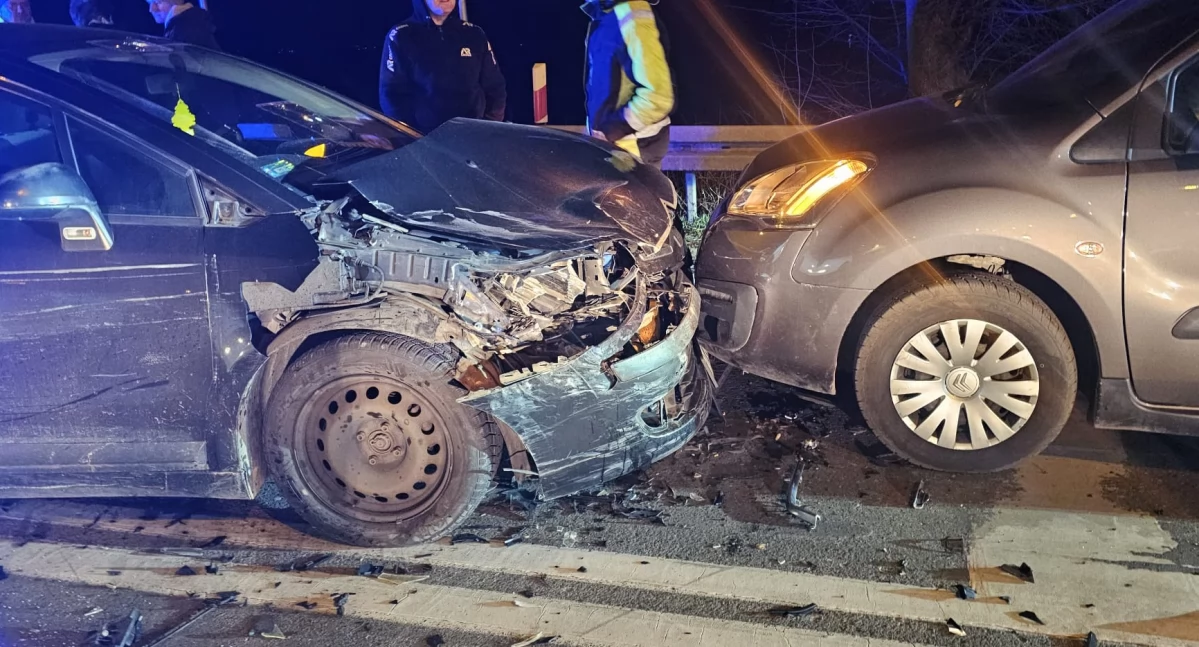 Autostrada A4, Klasyk węźle Kostomłoty razem zderzyły osobówki - zdjęcie, fotografia