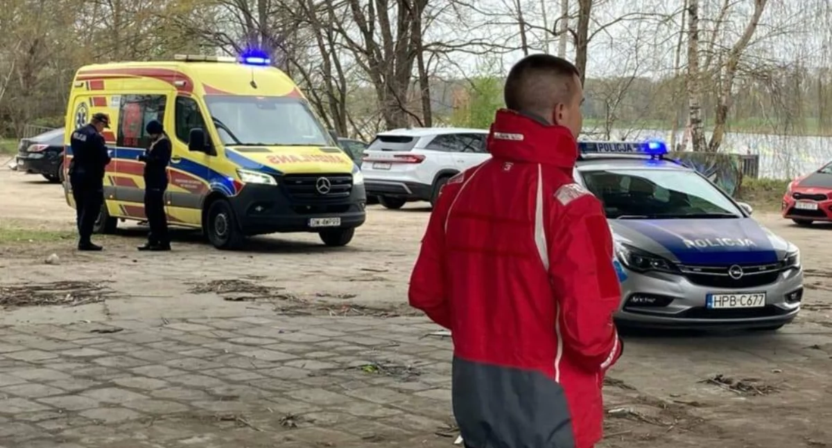 Interwencje, latek skoczył Mostu Milenijnego - zdjęcie, fotografia