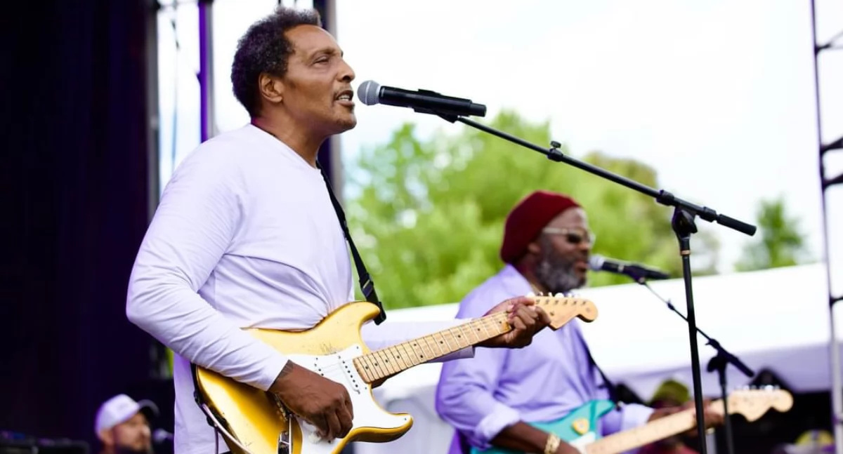 Wydarzenia, Legendarny gitarzysta Marleya dołącza Gitarowego Rekordu Świata „One Love” tysiące gitar - zdjęcie, fotografia