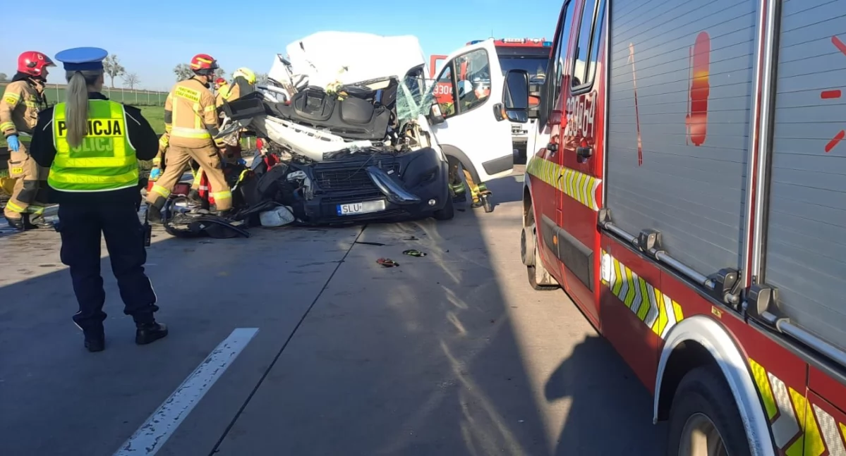 Autostrada A4, wbił ciężarówkę przed węzłem Pietrzykowice Jedna osoba poniosła śmierć miejscu - zdjęcie, fotografia