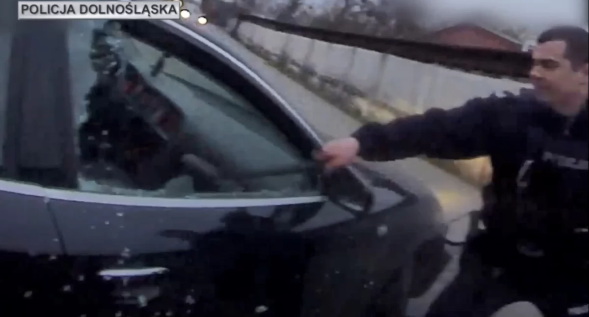 Pijany kierowca uciekał przed policją ulicami Wrocławia. Zobacz film z zatrzymania