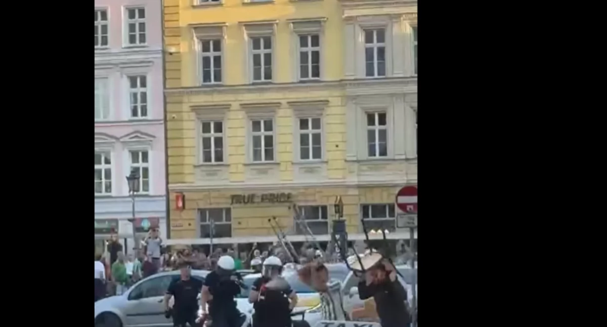 Wrocław pod czujnym okiem policji. Interwencje i zatrzymania po nocnych incydentach z udziałem kibiców
