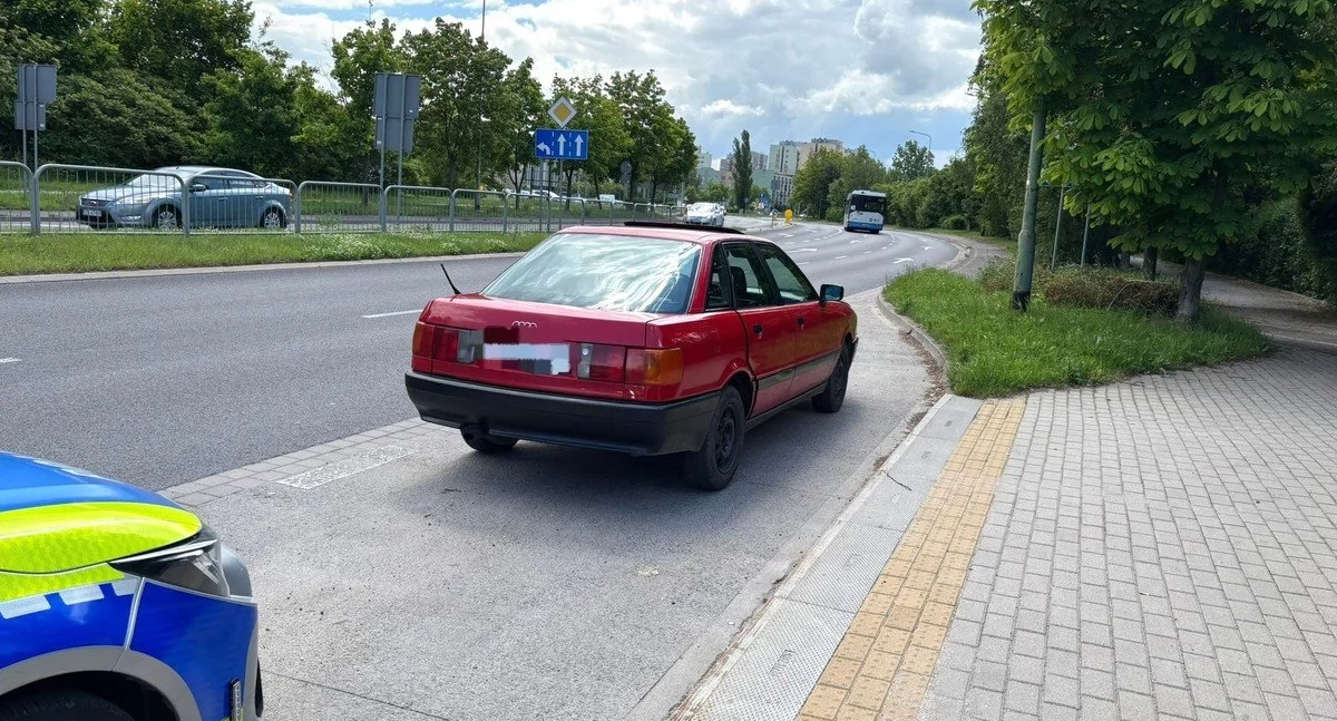Interwencje, latek prowadził pojazd wpływem narkotyków Samochodem przewoził ciężarną partnerkę roczne dziecko - zdjęcie, fotografia