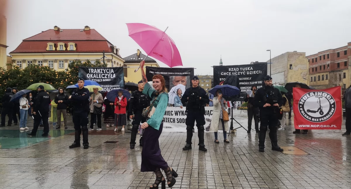 24wroclaw, Bezpieczny przebieg Wrocławskiego Marszu Równości Blisko tysięcy uczestników ulicach miasta - zdjęcie, fotografia
