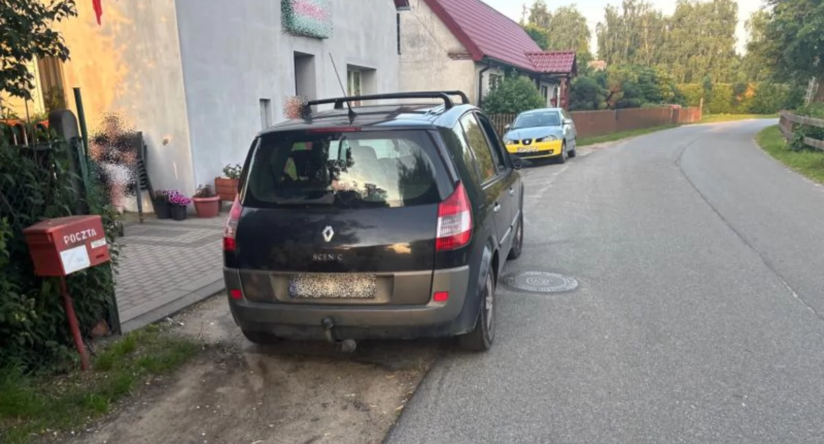 Interwencje, Nietrzeźwa kierująca spowodowała kolizję uciekła miejsca zdarzenia latka została zatrzymana przez policjanta służbie - zdjęcie, fotografia