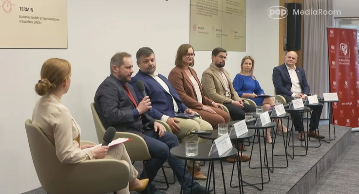 24wroclaw, Raport Politechniki Wrocławskiej Polacy boją sztucznej inteligencji - zdjęcie, fotografia
