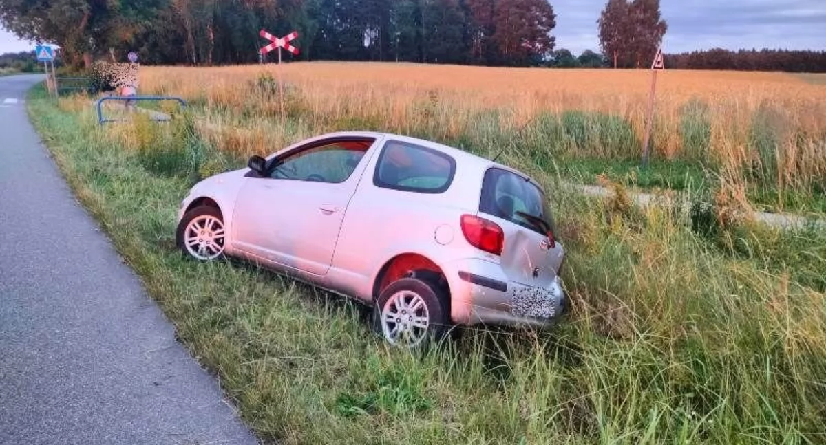 Interwencje, Wjechał autem pijany kierowca próbował niego wyjechać został zatrzymany przez policjanta będącego czasie wolnym służby - zdjęcie, fotografia