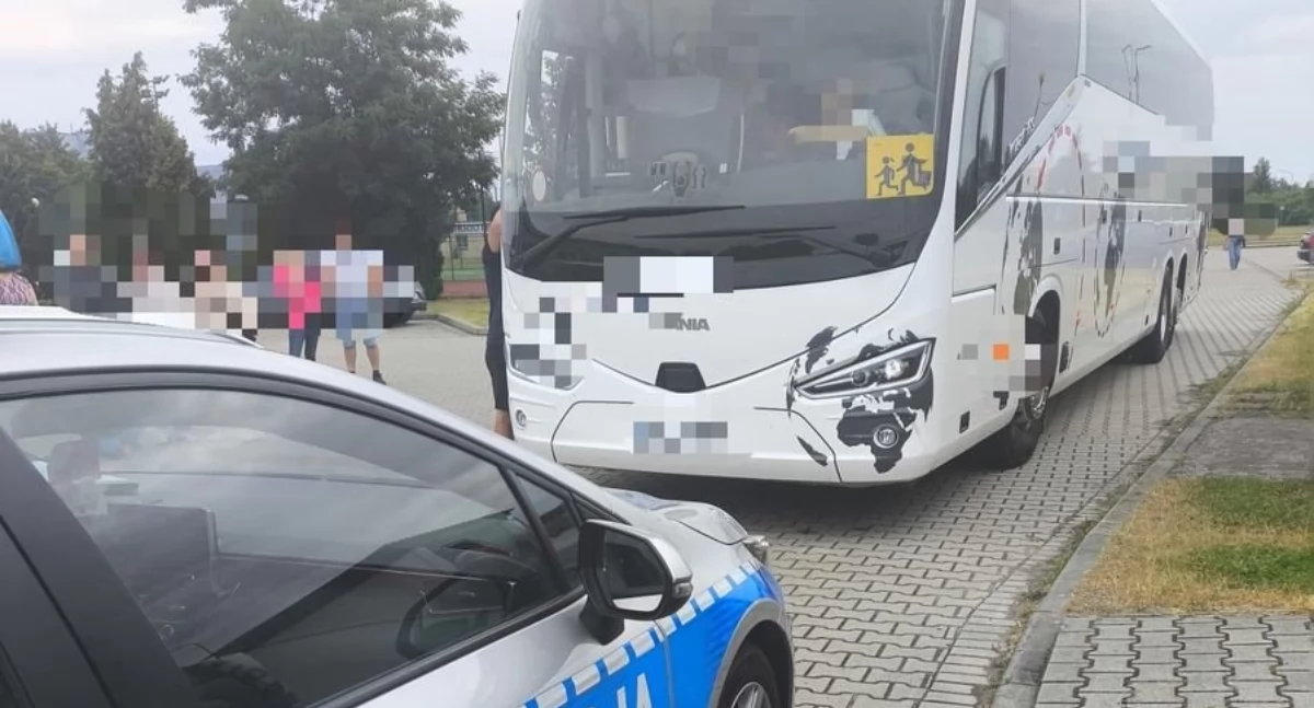 Interwencje, Nietrzeźwi kierowcy mieli wieźć dzieci kolonie Rutynowa kontrola ocaliła spokój wielu rodzin - zdjęcie, fotografia