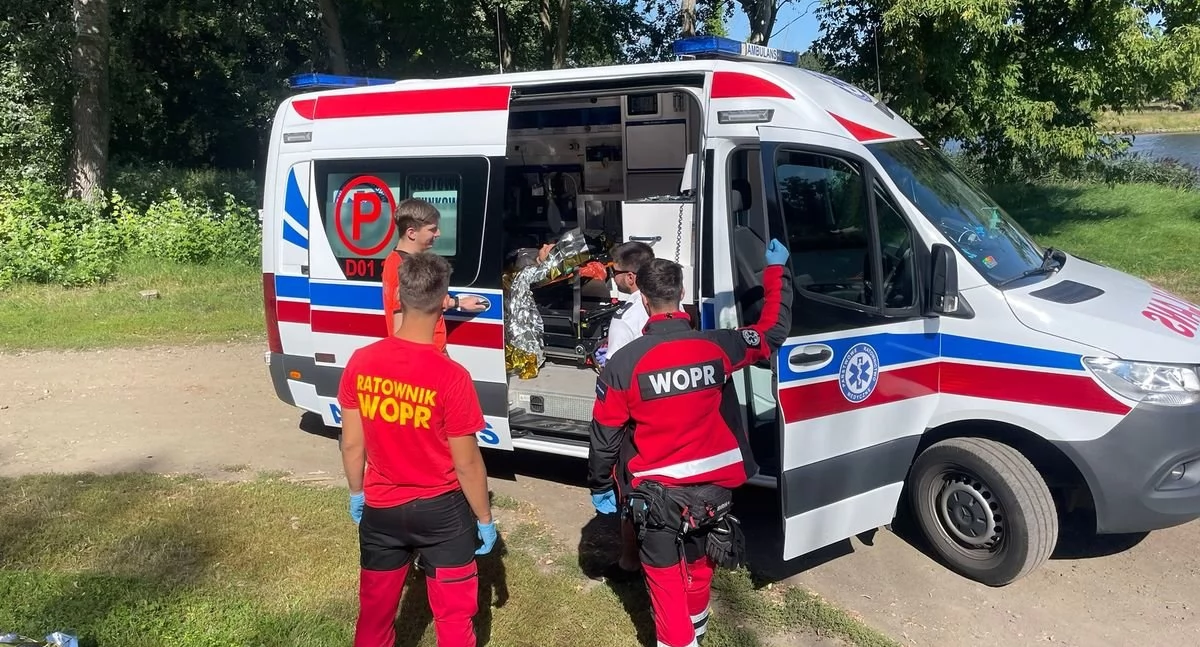 Interwencje, Ukradł rower elektryczny chcąc uciec policji wskoczył latek przecenił swoje możliwości mały włos utonął - zdjęcie, fotografia