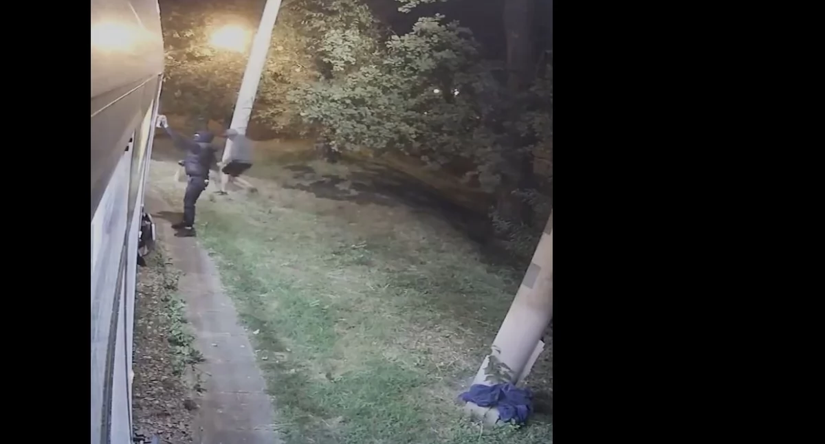 Atak na tramwaj we Wrocławiu. 10 tys. zł nagrody za wskazanie sprawców