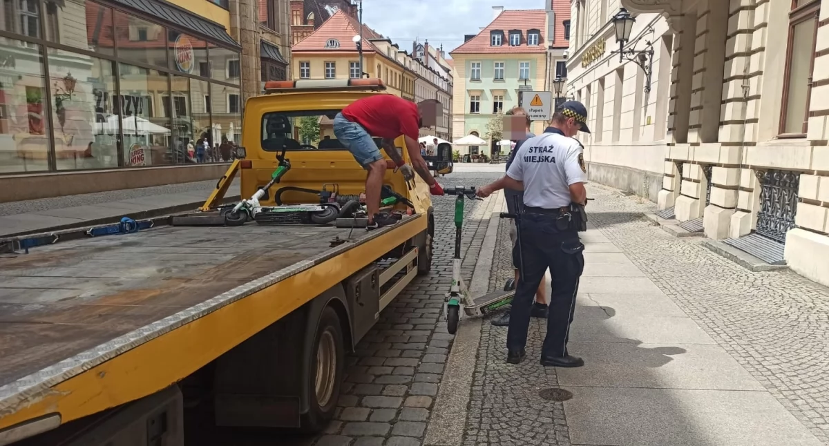24wroclaw, Zgłoś miejsca których użytkownicy często parkują hulajnogi Wrocław uruchomił specjalny formularz - zdjęcie, fotografia