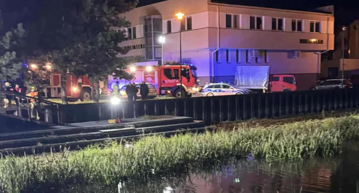    Z ostatniej chwili, Pilne poszukiwania dzieci zbiorniku wodnym Żmigrodzie akcji włączono nurków sonar - zdjęcie, fotografia